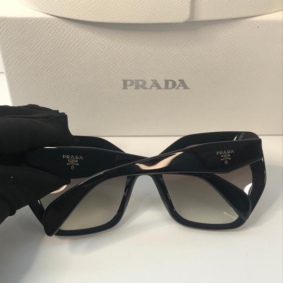 New authentic Prada Sunglasses PR 16RS 1AB0A7 Black Grey Gradient - Picture 11 of 17
